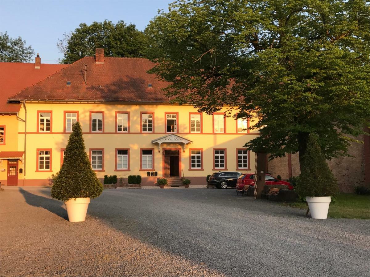 Elegantes Gaesteapartment Verano In Schloss Und Hofgut Langenzell Wiesenbach Luaran gambar